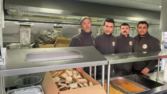 Yüz binlerce kişiye sıcak yemek ikramı