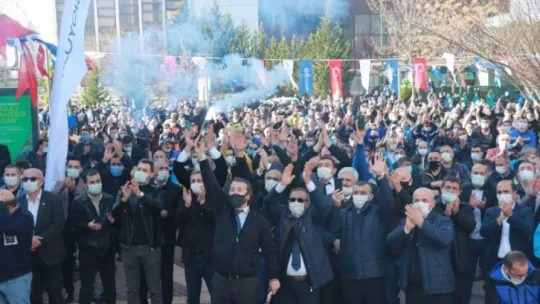 Yüzde 60 zammı davul zurna eşliğinde kutladılar