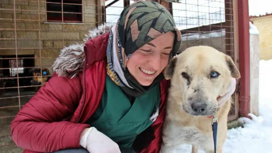 Yüzü ve gözleri yara içindeydi, bu hali herkesi şaşırttı