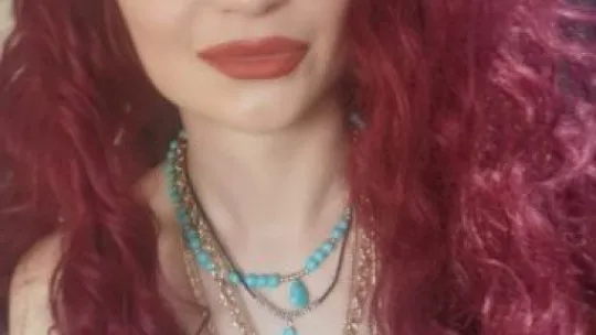Yüzündeki lekeleri sildirmek için gitti, hayatının şokunu yaşadı