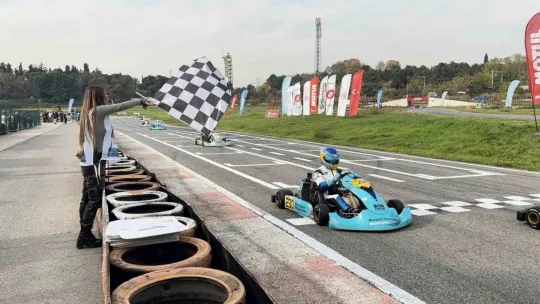 Zayn Sofuoğlu, Kocaeli'de pistte fırtına gibi esti