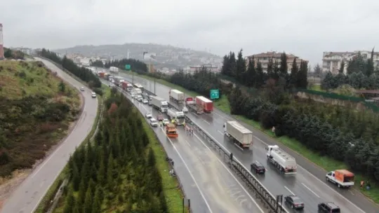 Zincirleme kaza sonrasında Kocaeli TEM trafiğe kapandı!