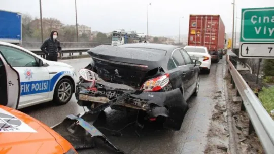 Zincirleme kaza sonrasında Kocaeli TEM trafiğe kapandı!
