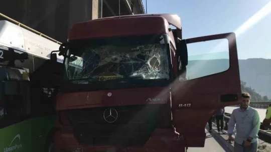 Kocaeli'de korkutan kaza: yaralılar var