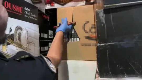 Züccaciye ürünlerinin arasında 35 bin paket kaçak sigara ele geçirildi