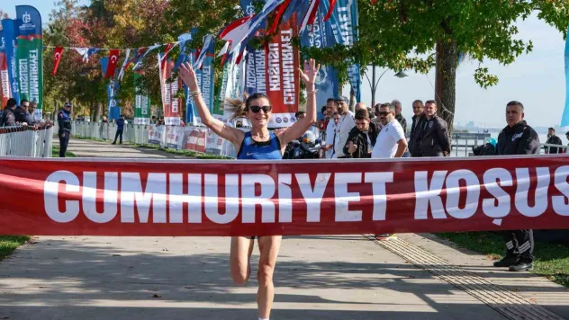 16 ülkeden sporcu Kocaeli'de Cumhuriyet için koştu