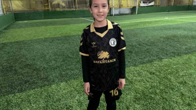 9 yaşındaki Defne'nin golleri beğeni topladı