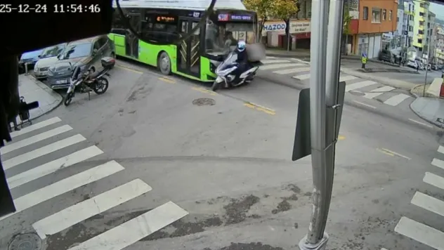 Belediye otobüsü ile motokurye çarpıştı