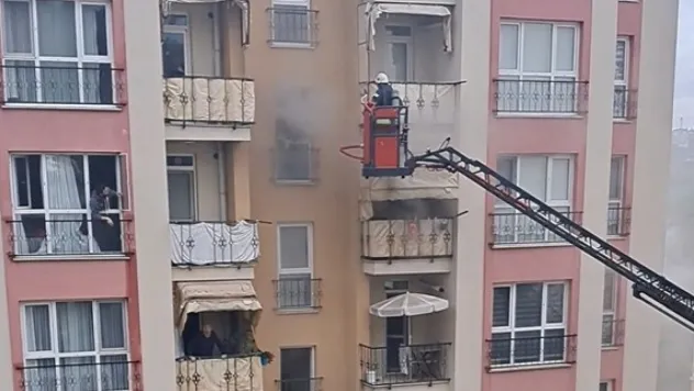 İtfaiye eri, oksijen maskesini vatandaşa verip hayatını kurtardı