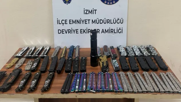 İzmit'te iki çocuğun üzerinde 52 kesici alet ele geçirildi