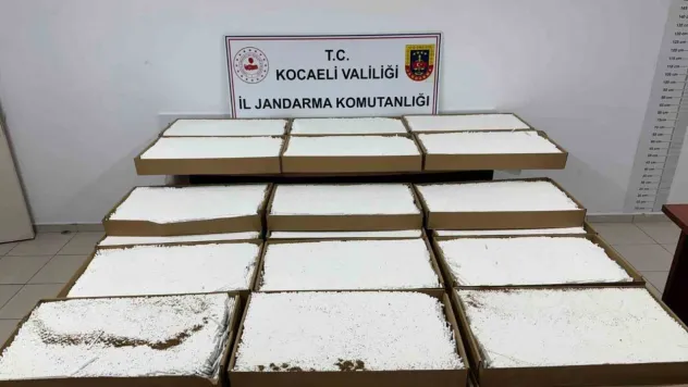 Kocaeli'de araçta 3 buçuk milyon liralık makaron ele geçti
