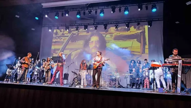 Kocaeli'de öğrenciler Barış Manço şarkılarıyla yarıştı