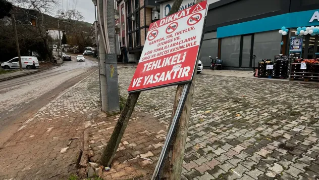 Kocaeli'deki bu Telekom direkleri tehlike saçıyor