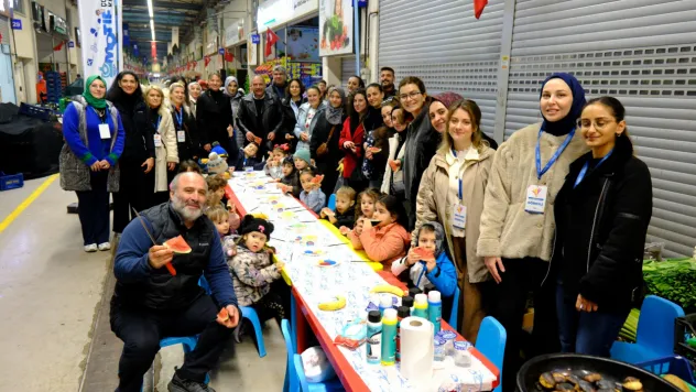 Minikler, yerli malını hal binasında öğrendi