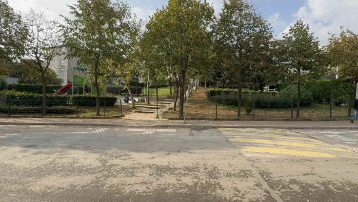 Çöp kamyonunun çarptığı belediye işçisi hayatını kaybetti