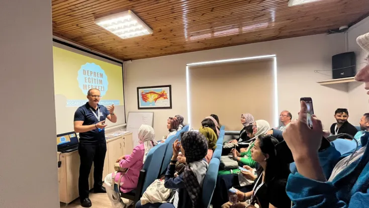 Deprem bölgesi öğretmenlerine afet eğitimi