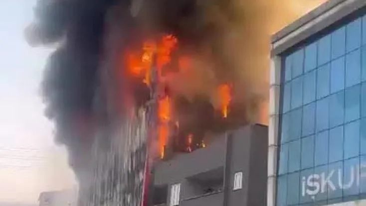 Kocaeli’de iş yerinde yangın, çok sayıda ekip sevk edildi