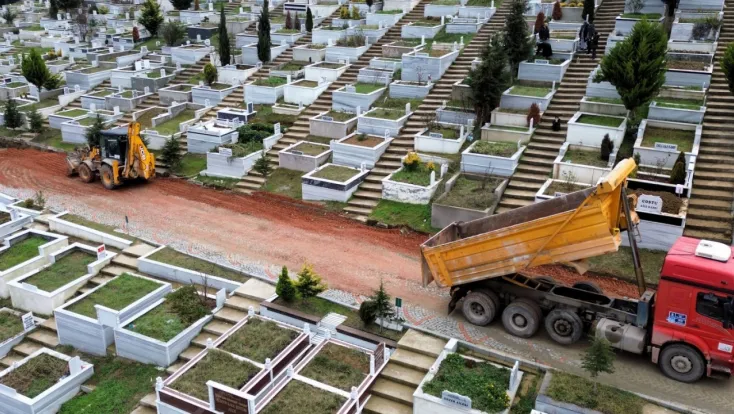 Kocaeli Kent Mezarlığı’nda su hattı yenileme çalışması