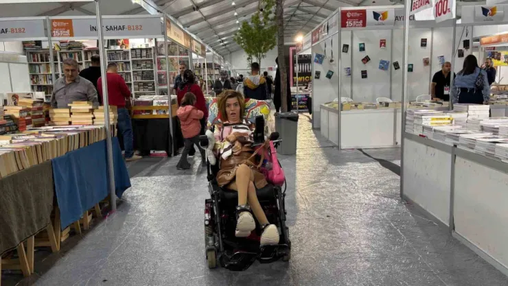 Engelsiz Taksi yazar Sena'yı her gün okurlarıyla buluşturuyor