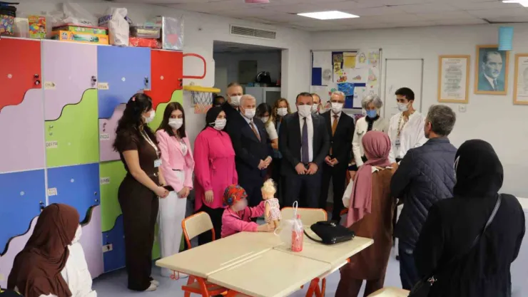 Hastane Okulundaki öğrenciler eğitimden kopmuyor
