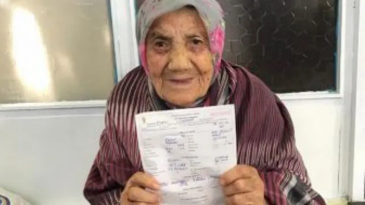 112 yaşındaki Güllü nine Erdoğan sevdasını böyle anlattı