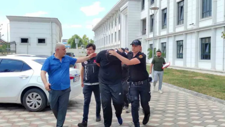 TEM'de polisi peşine takan zanlılar adliyeye sevk edildi