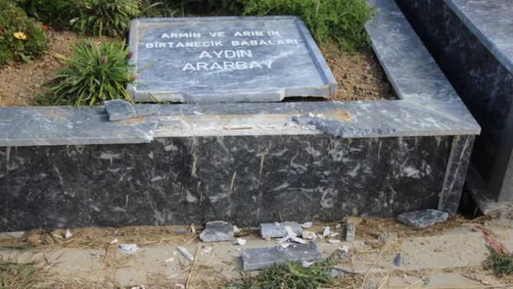 17 Ağustos Mezarlığı'nda büyük saygısızlık