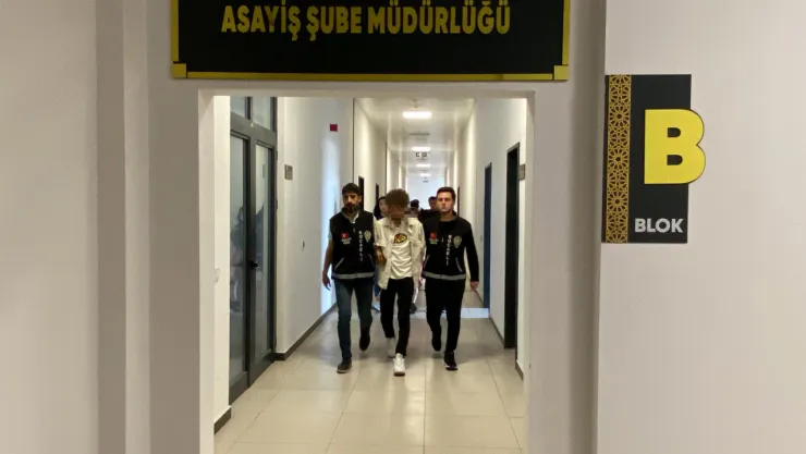 18 yaşındaki kızı öldürüp kaza süsü vermişti, tutuklandı