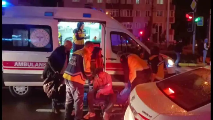 Kocaeli'de 2 aracın karıştığı kazada 7 kişi yaralandı