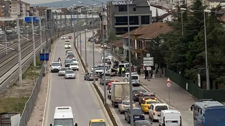 Trafik durdu, araçlar kontak kapattı