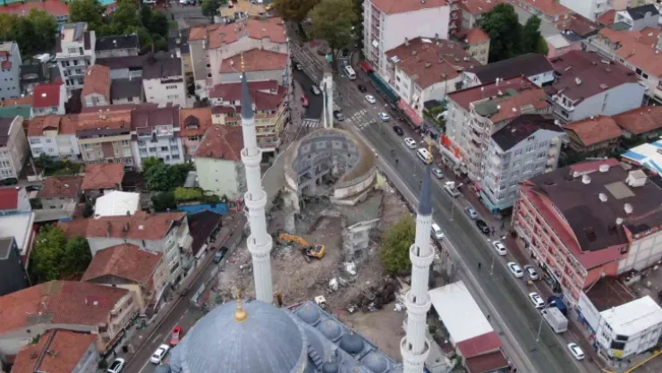 Yıkılan Paşa Cami'nden ilginç görüntüler