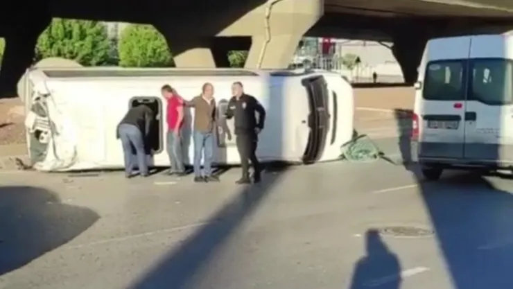 5 kişi yaralandı: Şoför olay yerinden kaçtı