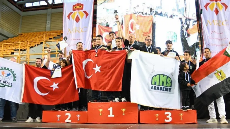 5 kıtadan okulların katıldığı olimpiyatlarda İzmit MTAL, 4 kupa ile döndü