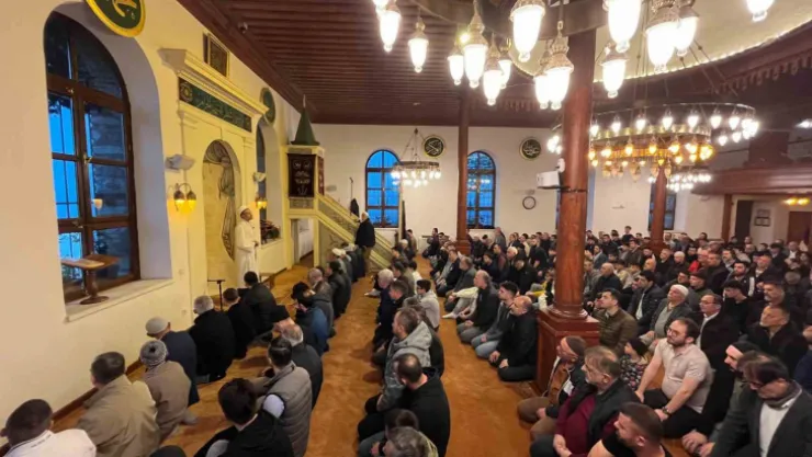692 yıllık ecdat yadigarı camide bayram namazı
