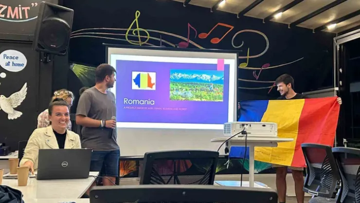 8 farklı ülkeden genç uluslararası kültür gecesinde buluştu