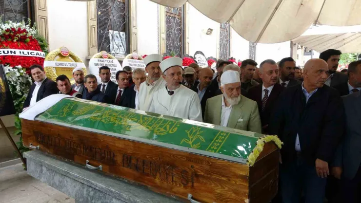Acun Ilıcalı'nın amcası son yolculuğuna uğurlandı