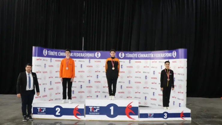 Aerobik cimnastikçiler Kocaeli'ye madalyalarla döndü  