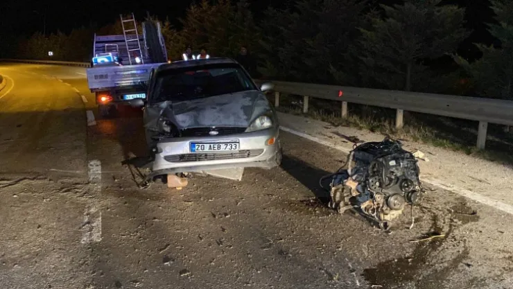 Otomobilin motoru yerinden fırladı: 1'i ağır 5 yaralı