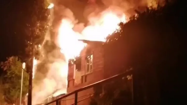 Bayram günü evini ateşe verdi