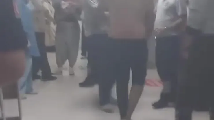 Alkollü şahıs acil servisi birbirine kattı