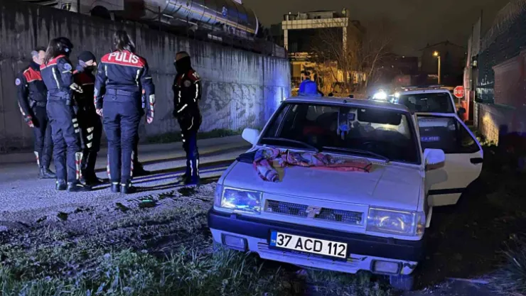 Alkollü ve ehliyetsiz sürücü polisten kaçtı