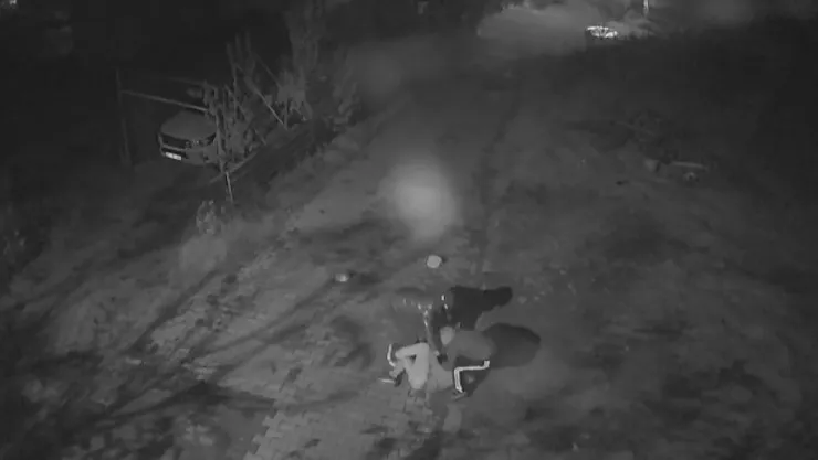 Altın çantasıyla evine girmek isteyen yaşlı adam gasbedildi