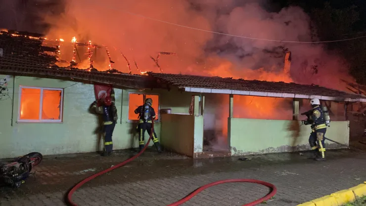 Annesinin içinde bulunduğu evi ateş vermişti, tutuklandı