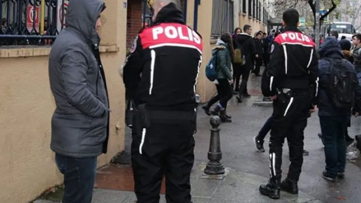 Aranan suçlu okul uygulamasında yakalandı!