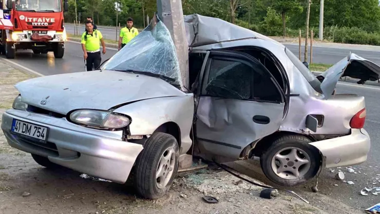 Kocaeli'de otomobil ikiye katlandı: 1 ölü, 1 yaralı