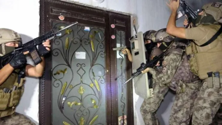 Bakan duyurdu: 'Kertenkele' Batuhan'ın çetesi çökertildi