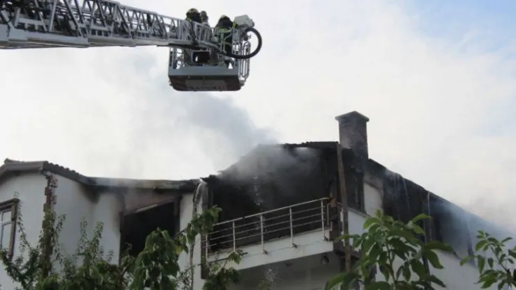 Başiskele'de korkutan yangın!