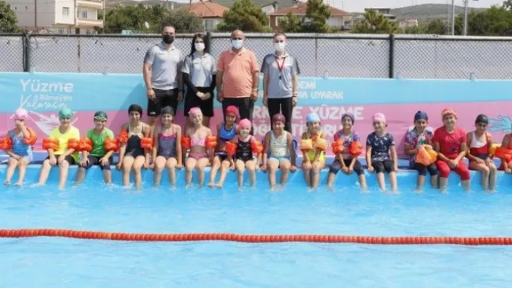 Başkan Söğüt'ten minik yüzücülere ziyaret