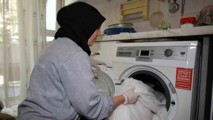 Bayram öncesi evde bakım hizmetiyle yaşlı ve engellilerin yüzü güldü