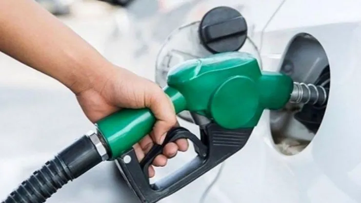 Benzin ve motorine 10 kuruş zam